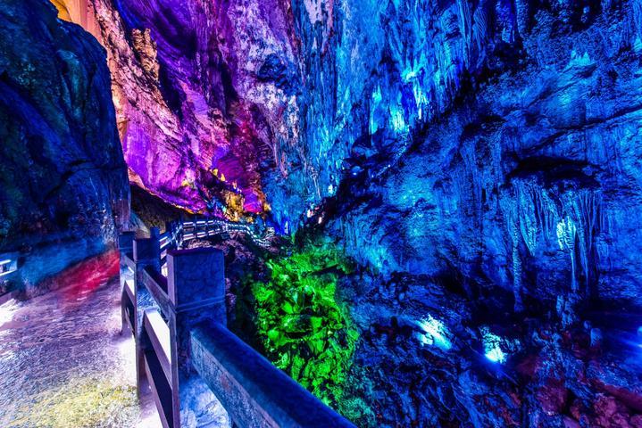 笑脸球的冒险之旅